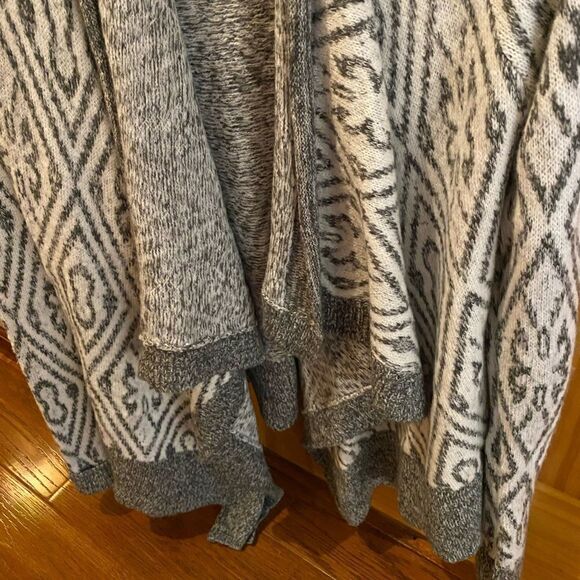 (NWT) Abercrombie & Fitch wool blend cardigan - Picture 2 of 6